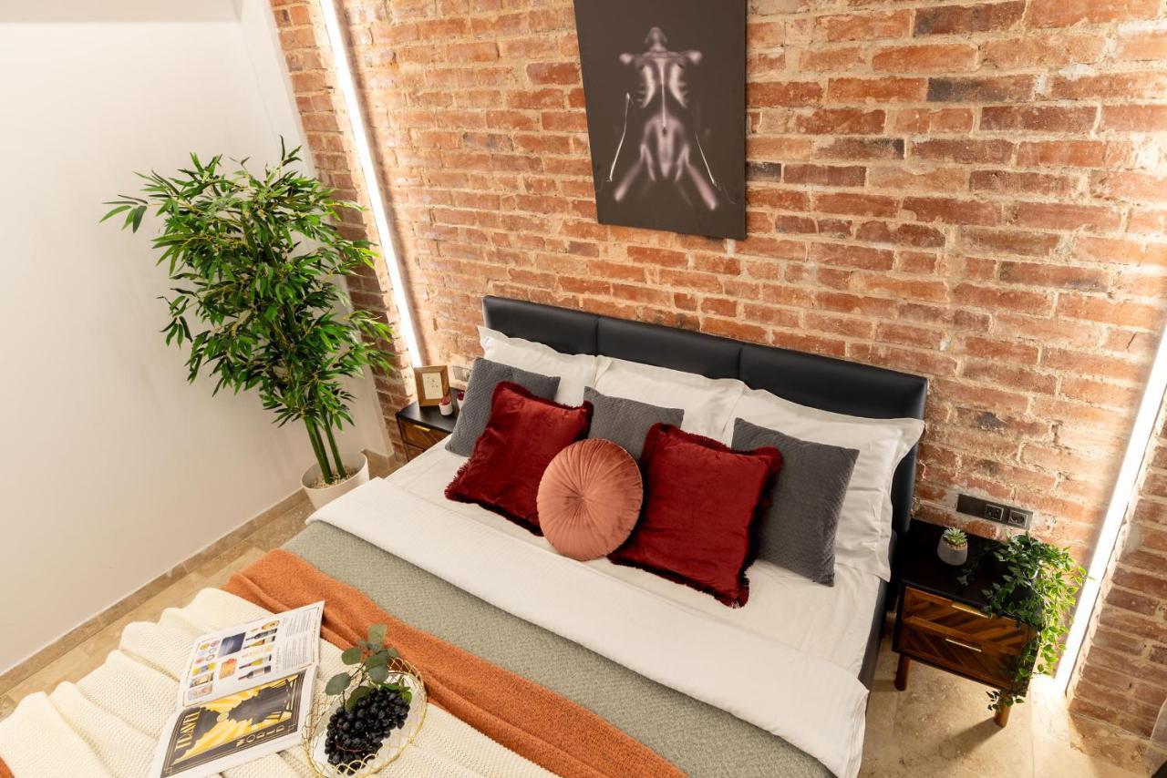 Luxury Living: Smart 2Br Apartment At Unirii Square Bucharest Exterior photo