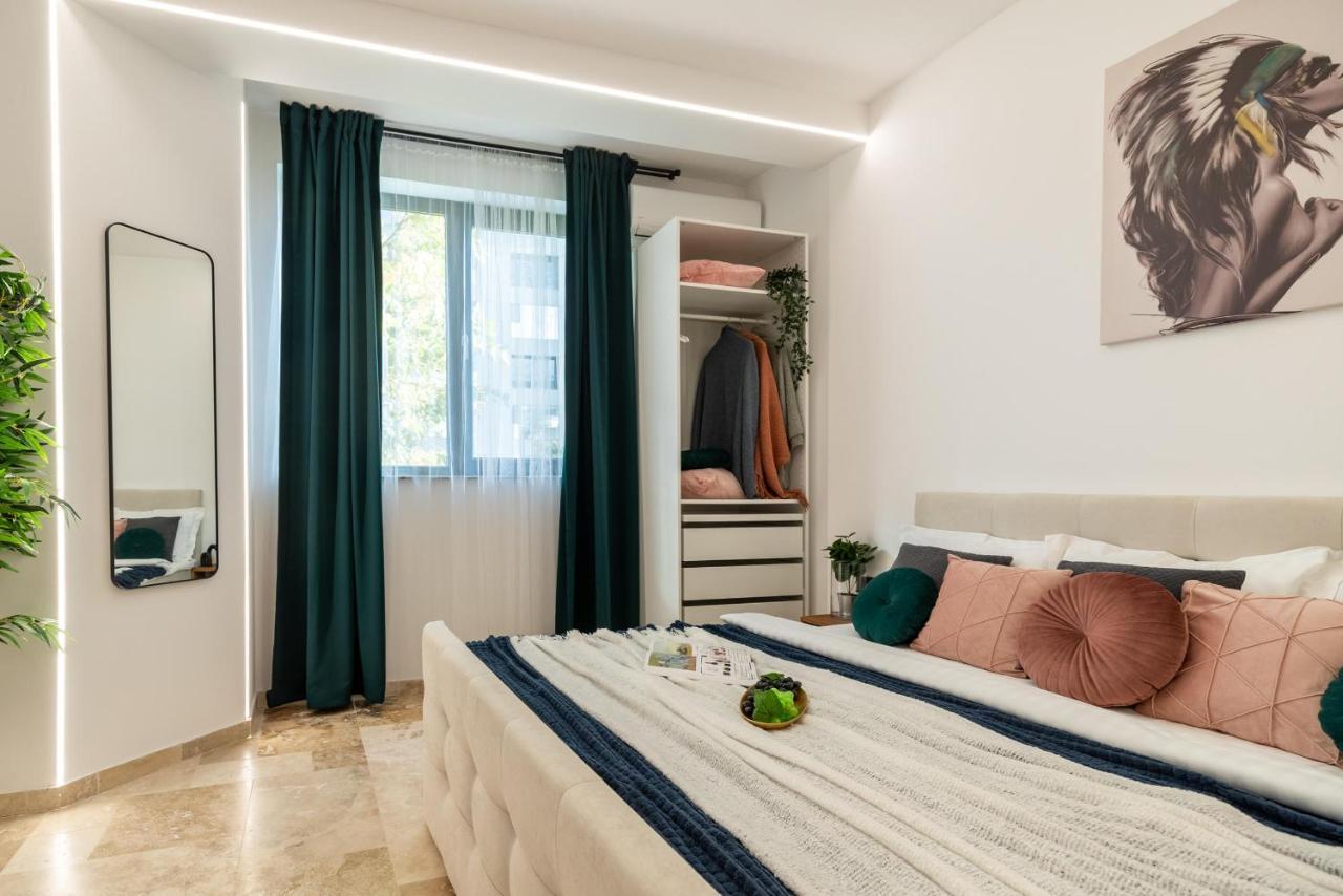 Luxury Living: Smart 2Br Apartment At Unirii Square Bucharest Exterior photo